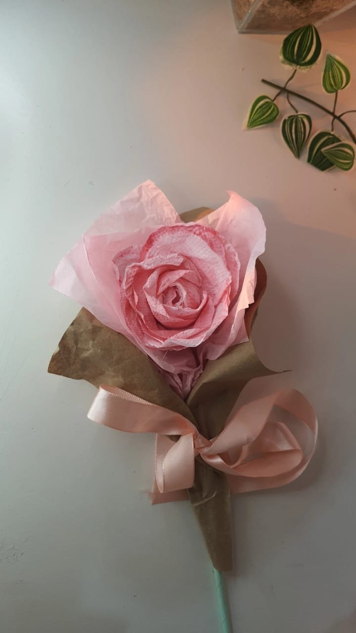 Flor de papel delicada